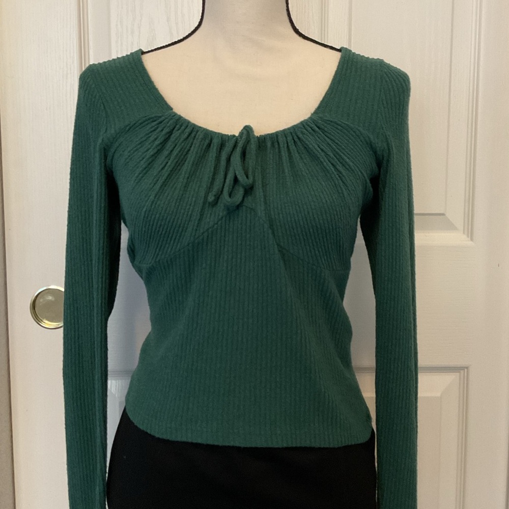 Hollister Green ribbed Top